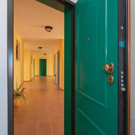 First Line Luxury Parque Tropical Dracaena Appartement *